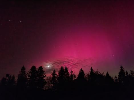 Zdjęcie nr 9 (10)
                                	                             Zorza polarna nad Suhorą (Emilia Kuczma, studentka Astronomii OA UJ)
                            