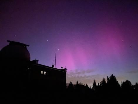 Zdjęcie nr 1 (10)
                                	                             Zorza polarna nad Suhorą (Alicja Pucek, studentka Astronomii OA UJ)
                            